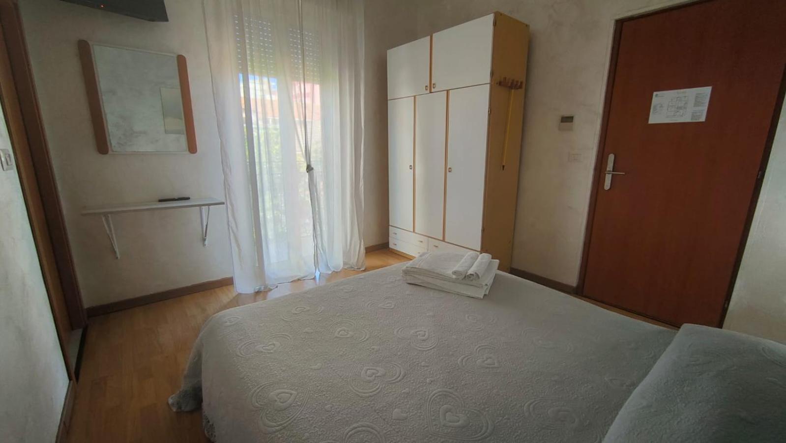 Hotel Eriale Rimini Exteriör bild