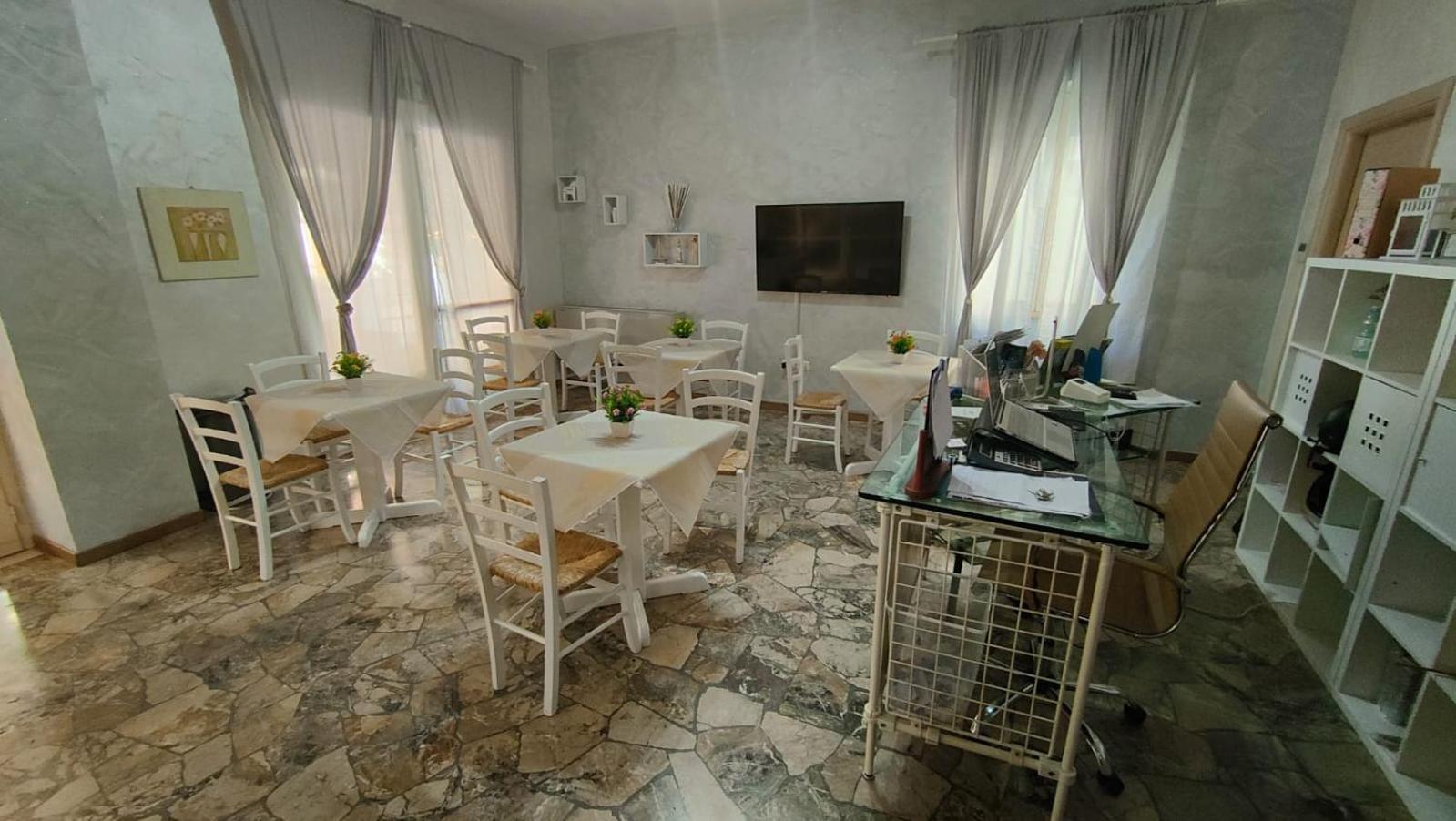 Hotel Eriale Rimini Exteriör bild