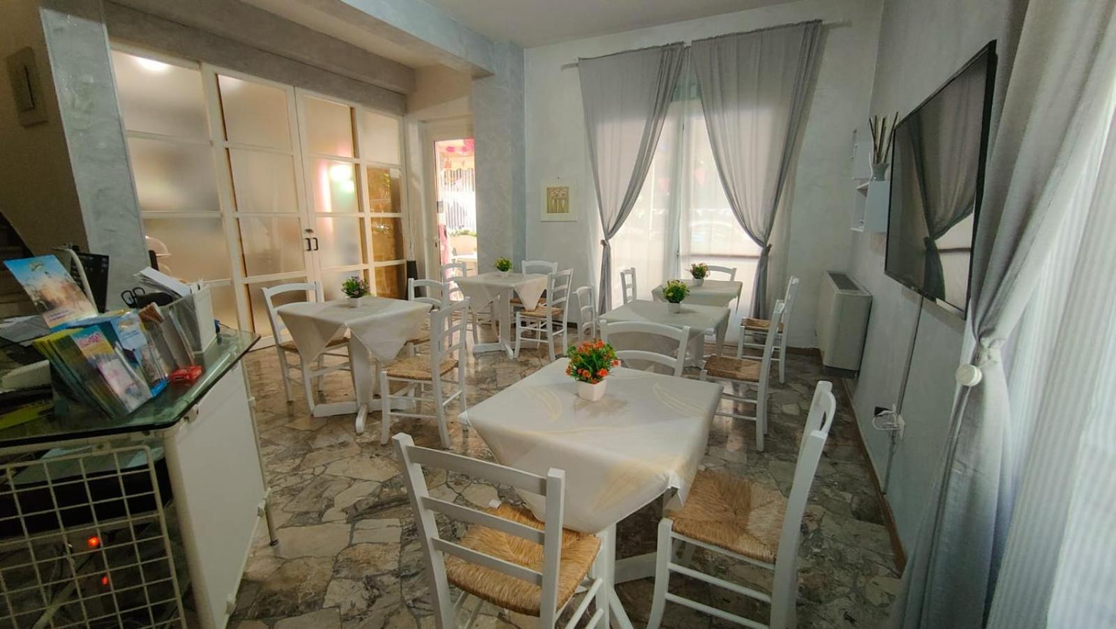Hotel Eriale Rimini Exteriör bild