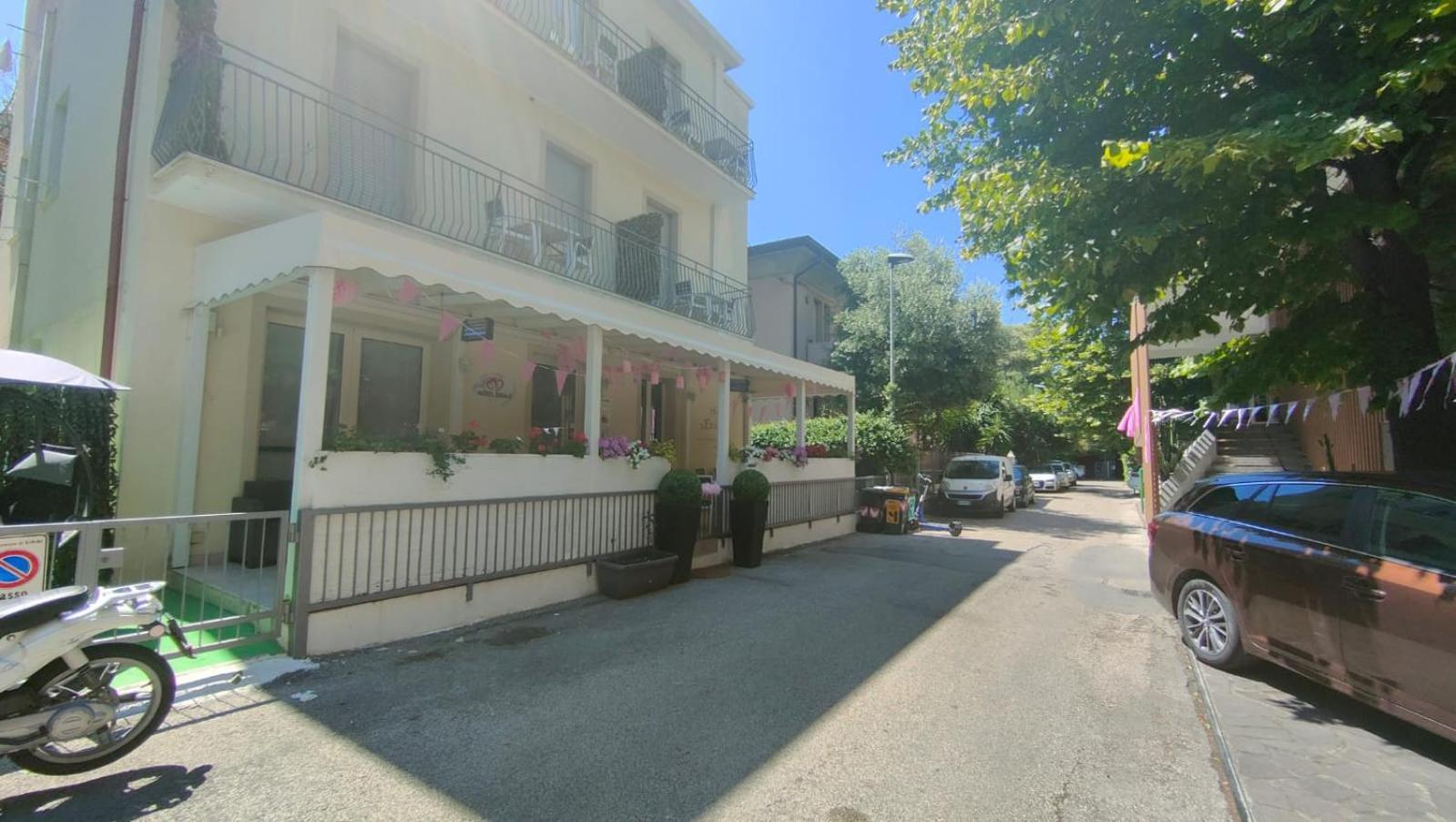 Hotel Eriale Rimini Exteriör bild